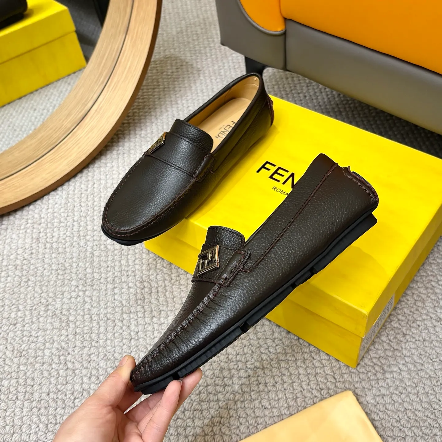 Men's shoes 💰420 [FENDI Fendi] 2⃣️0⃣️2⃣️5️⃣New Milan men's fashion lazy catwalk style ✅ fashionable casual beanie shoes, imported calfskin fabric, super smooth texture, sweat-absorbent and breathable, (sheepskin lining). Metal LOGO on the shoe body, Medusa avatar, irregular avatar, high-end craftsmanship logo✅ French Loft set foot design style 👟Low-key and elegant, great on-foot effect... Men's shoe size: 38-46 (4-12)